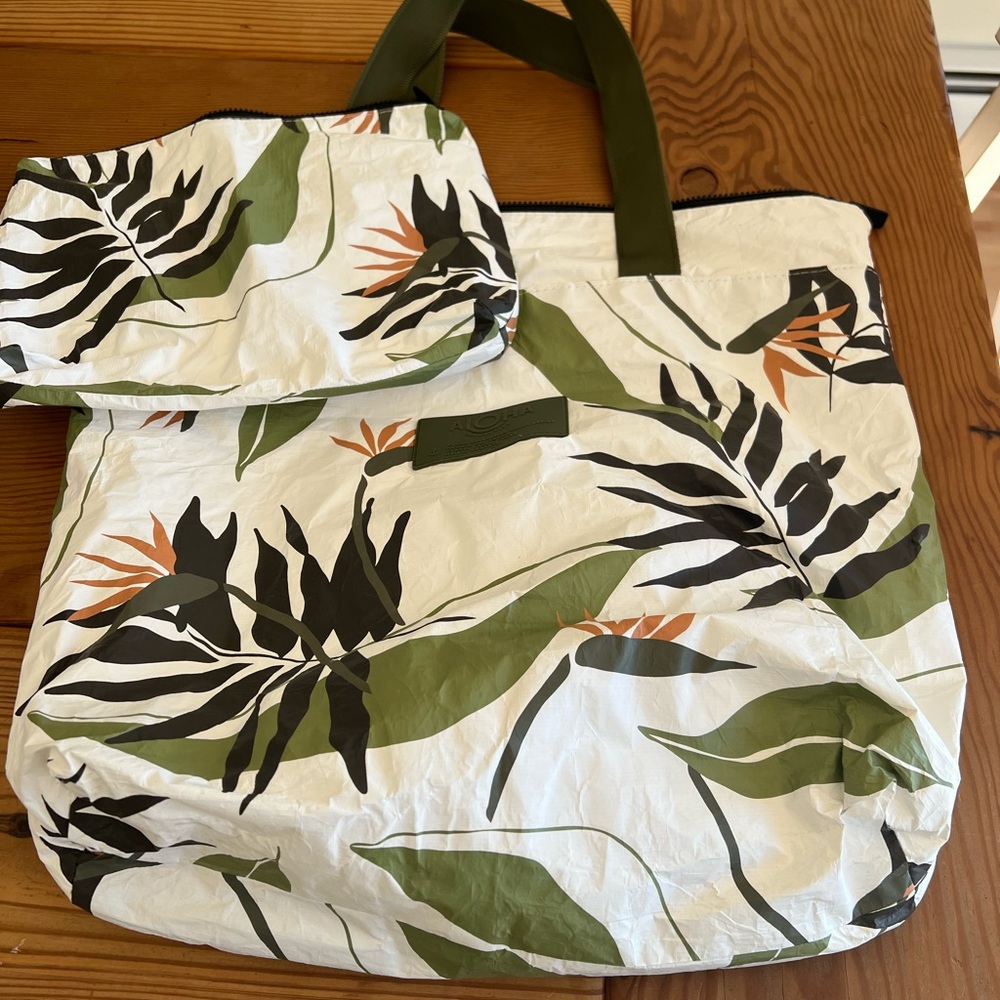 Aloha Daytripper Tote with Large Pouch